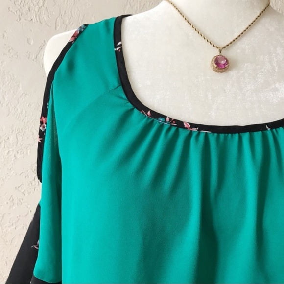 takara | green floral bell sleeve cold-shoulder handkerchief hem top s - Picture 10 of 13
